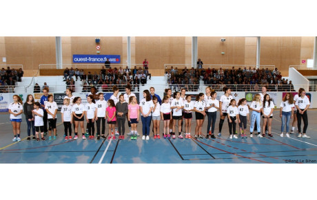 Nos jeunes filles -11 et 13 filles présentent au SGRMH pour la présentation des 2 équipes.